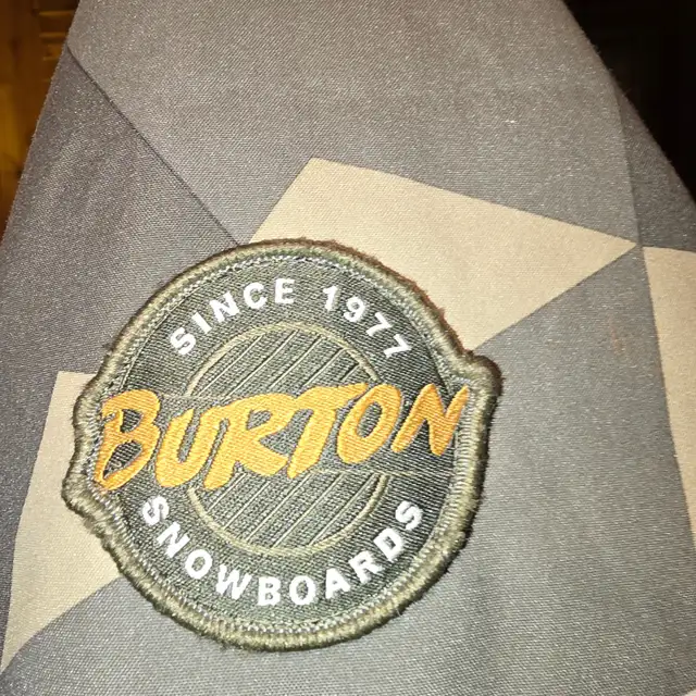Burton Camo Snowboard Jacket in Kids & Youth in Campbell River - Image 8