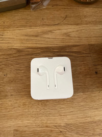 Apple EarPods In-Ear Headphones with Lightning Connector 