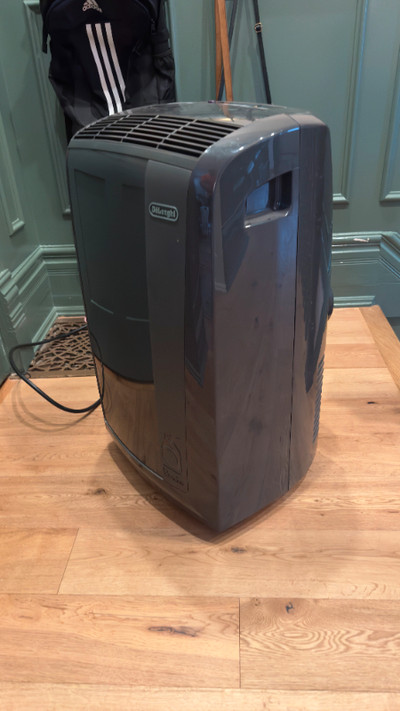 Great condition Delonghi stand alone air conditioner