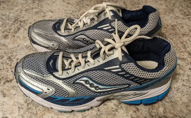 Saucony Women's Running Shoes size 5  in Women's - Shoes in Norfolk County - Image 2