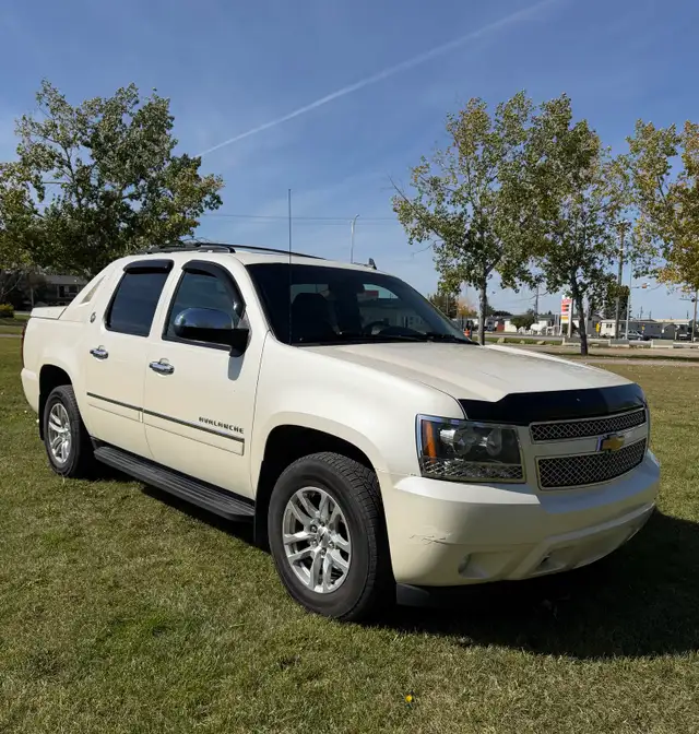 2013 Chev Avalanche Black Diamond 571517069857269761