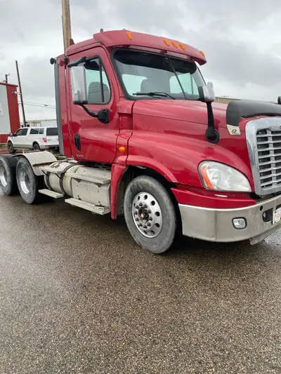 ISX Cummins, 13 speed trans, super 40,000 lbs., 3:90 ratio rear ends, lockers, 11:22.5 Michelin tire...