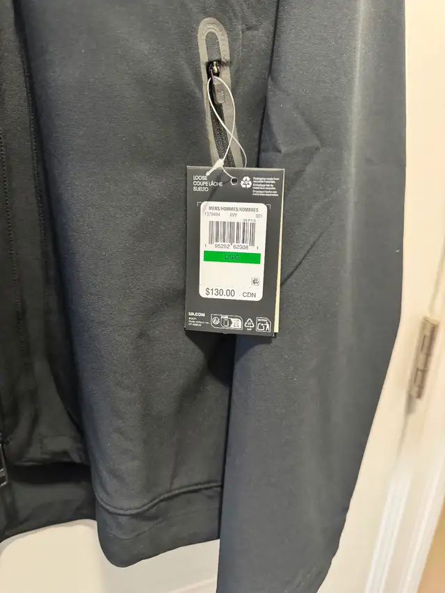 Under Armour jacket in Men's in Charlottetown - Image 5