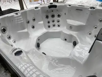 Door Crasher Sale! New 8 Seater Spas - 56 Jets- Free Delivery OT, View more