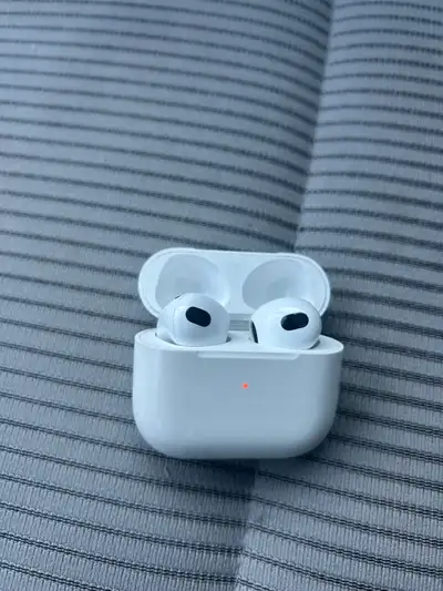 Apple genuine earphones, 3rd generation, in good condition, battery healthy, cash accepted, delivery...