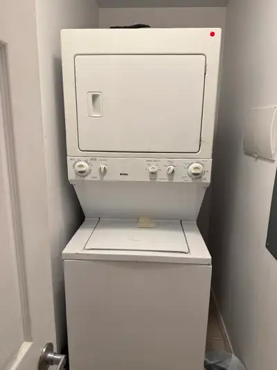 One room in a 5 bedroom unit available for Rent. Apartment is located in the heart of Dartmouth, clo...