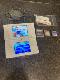 NINTENDO DS LIKE NEW WORKS PERFECTLY WITH GAMES 