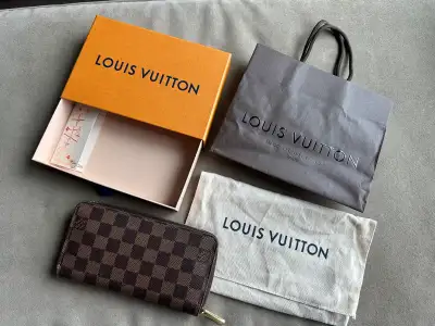 Louis Vuitton Zippy Wallet (Damier Ebene), View more