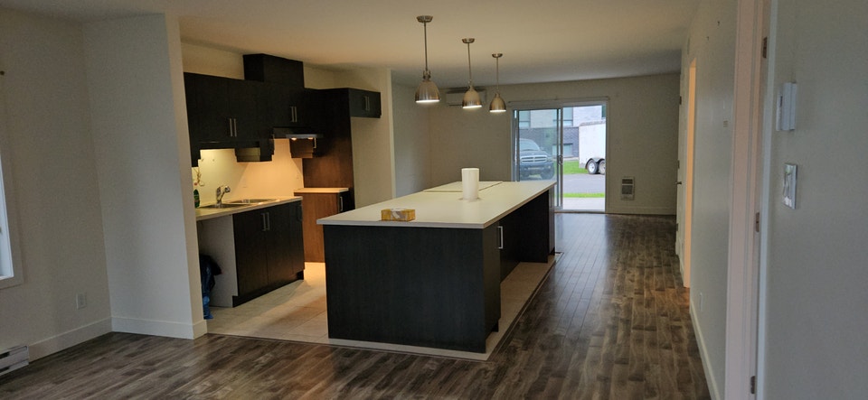 Superbe logement de 1045 pi² – Rez-de-chaussée de quadriplex 4