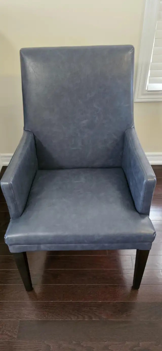 Stylish Blue Armchair in Chairs & Recliners in Mississauga / Peel Region - Image 2