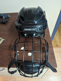 casque de hockey et grill/hockey helmet and cage