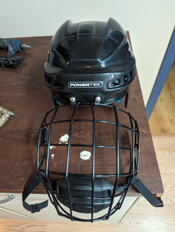 casque de hockey et grill/hockey helmet and cage dans Hockey  à Longueuil/Rive Sud
