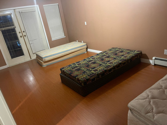 Immediately available!!! Shared and private room near skytrain  in Room Rentals & Roommates in Delta/Surrey/Langley - Image 4