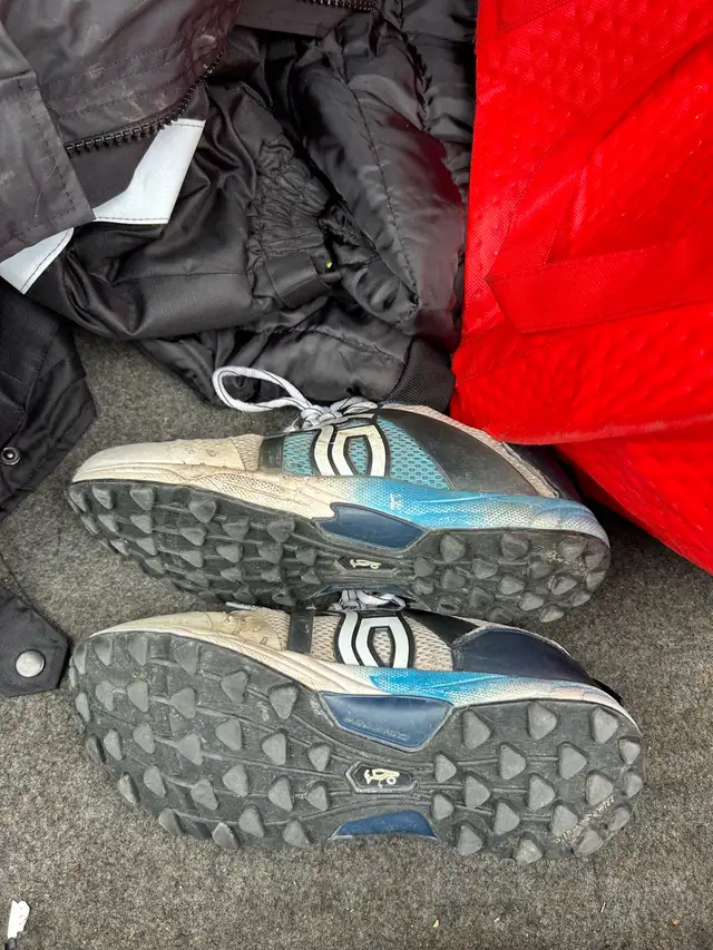 Cricket Shoes in Other in Calgary - Image 3