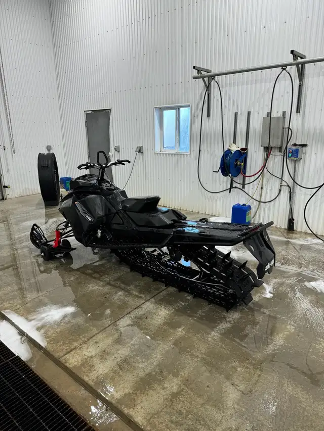 skidoo summit x in Snowmobiles in Saskatoon - Image 3
