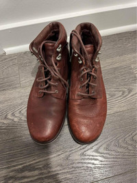 Men’s / homme UGG boots / bottes size 9