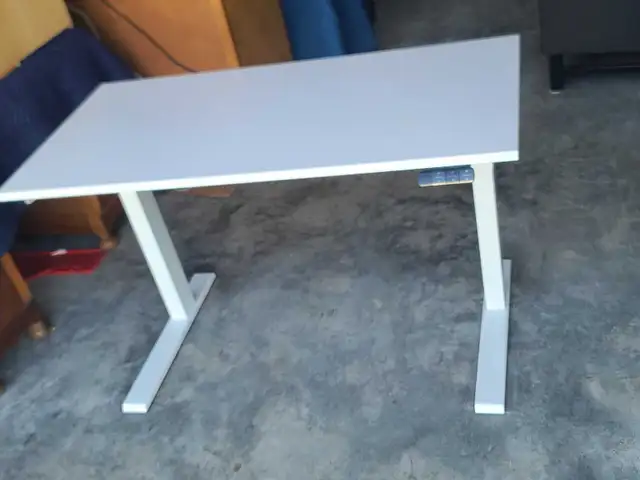 White Electric Height-Adjustable Standing Desk