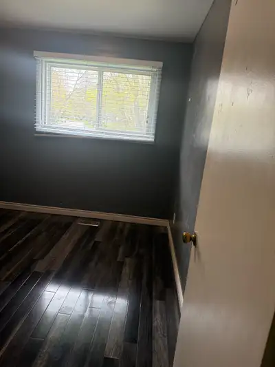Available room for rent in Waterloo.All utilities including.