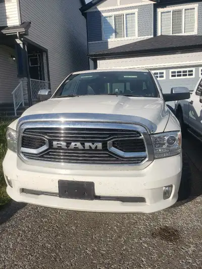 2018 Ram 1500 Limited Crew Cab – Loaded Luxury Truck!Excellent condition 2018 Ram 1500 Limited Crew...