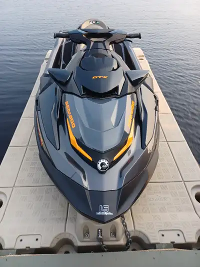 Sea-doo GTX 300 super charge 2021, acheter en 2023, 50 hrs, full garantie jusqu'a 2029, avec remorqu...