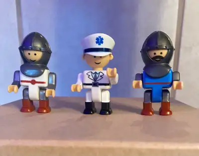 VTG Toy Lot:K'NEX Captain Airline Pilot/2 Lil' Playmates Knights, View more