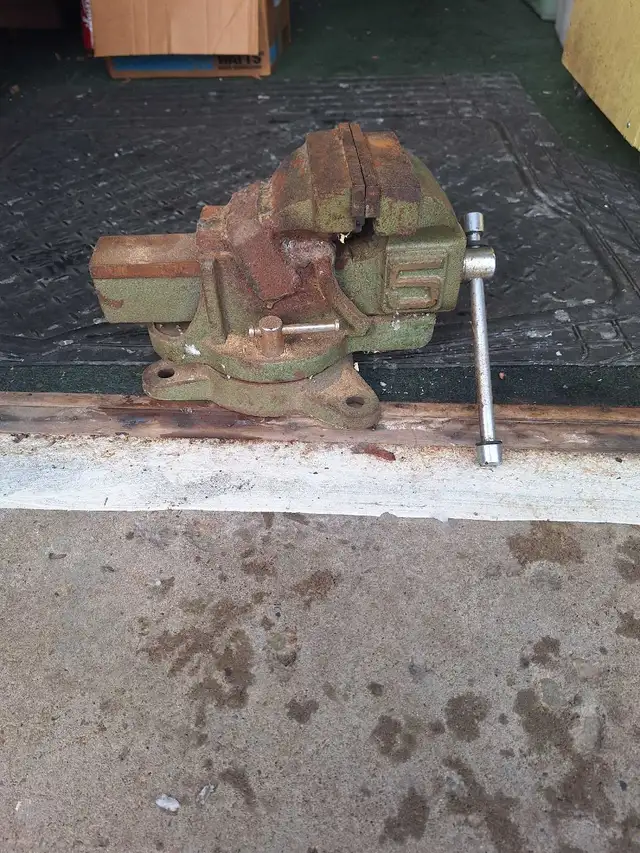 Bench Vise65561397667969120