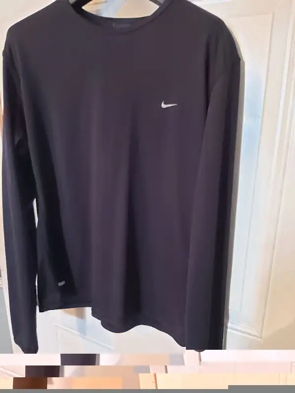 Ladies Nike DriFit Black Long Sleeve Sports Top Size XL (16-18)! in Women's - Tops & Outerwear in Saint John - Image 11