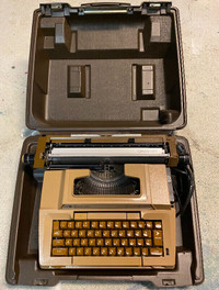 Smith-Corona Pride Line Model 6E - electric typewriter with case