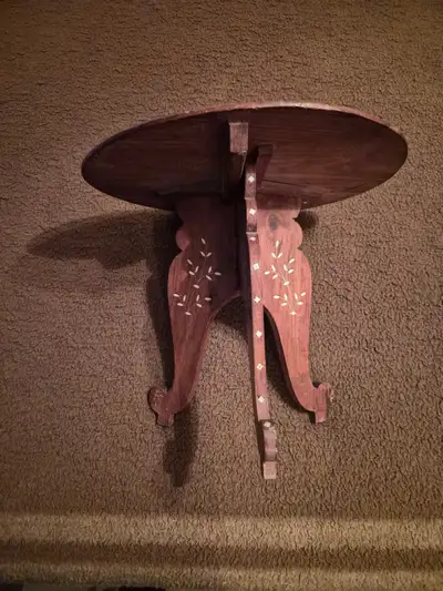 Petite table d'appoint pliante de style anglo-indien, View more
