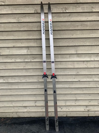 Vintage Karhu Cross-Country Skis - 215 cm