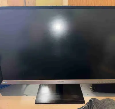 Samsung 32” WQHD LED Monitor SD850, View more