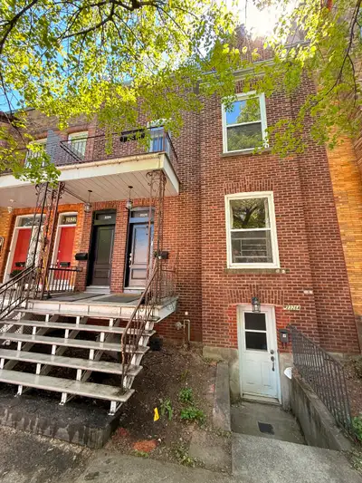 Studio rénové entièrement, spacieux, lumineux et situé au sous-sol dans le quartier NDG. Concept mod...