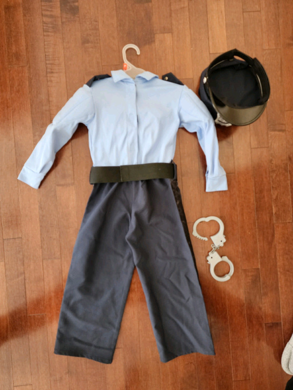 Size 4T policeman outfit. in Clothing - 4T in Calgary - Image 4