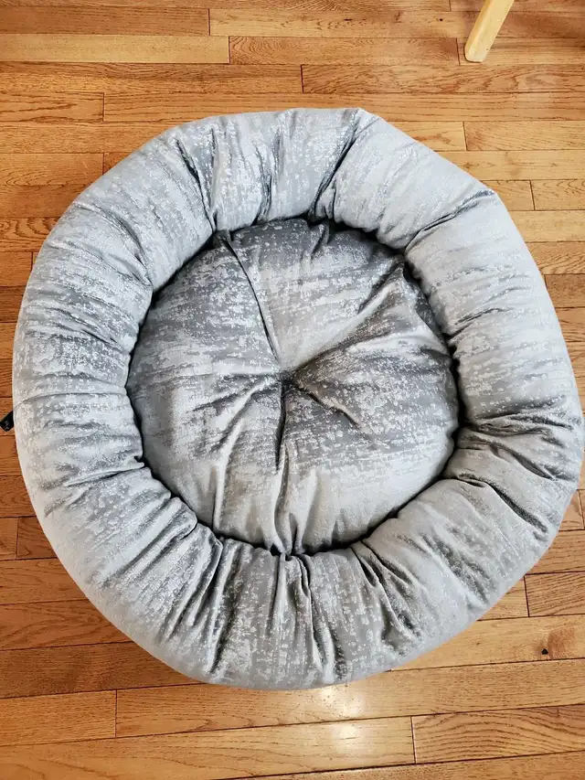 Brand new, super cozy and plush dog bed in Accessories in Saskatoon - Image 3