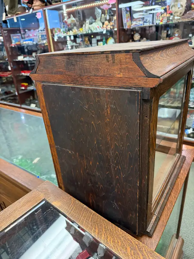 Vintage oak display cabinet  in Hutches & Display Cabinets in Edmonton - Image 4
