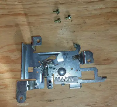 Briggs and Stratton 391633 Plate Governor Control with spring, E.U.C., from a 19.5 HP Briggs and Str...