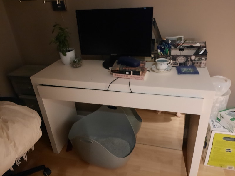 Free electric fireplace and Ikea desk, must go ASAP Desks Gatineau