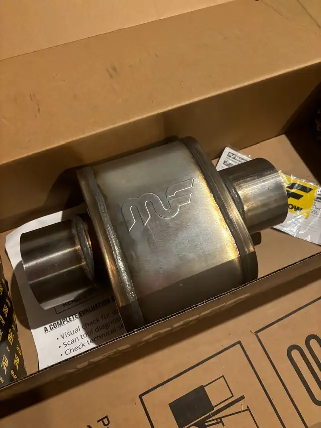 Magnaflow Shorty Muffler 3.5 inlet 3.5 outlet in Engine & Engine Parts in Cole Harbour - Image 2