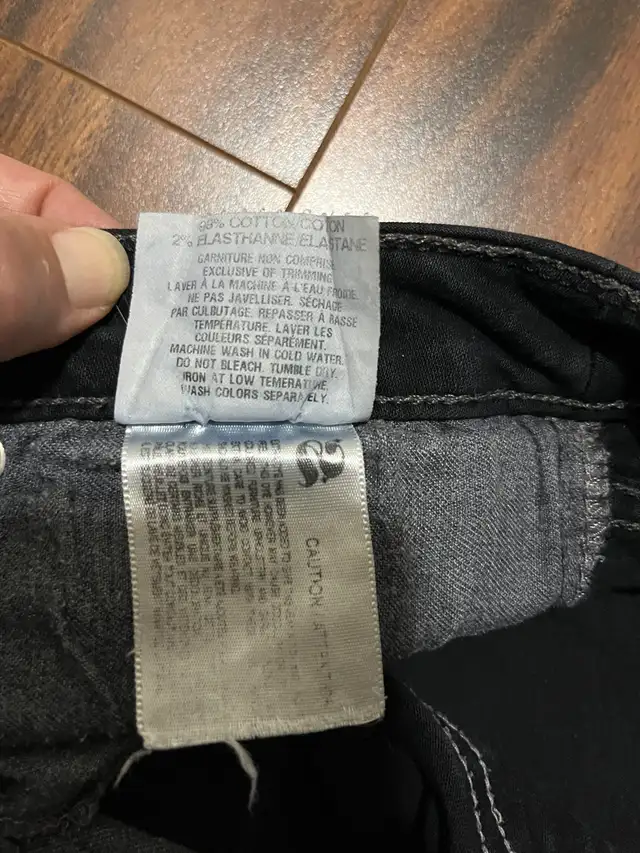 Second Yoga women’s size 30 skinny jeans, dark indigo wash in Women's - Bottoms in Oshawa / Durham Region - Image 10