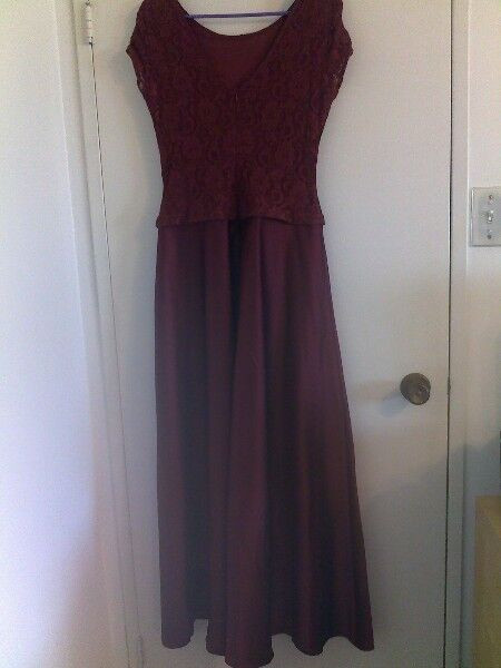 Gorgeous long evening cherry color dress with laced top Size 12 in Women's - Dresses & Skirts in City of Toronto