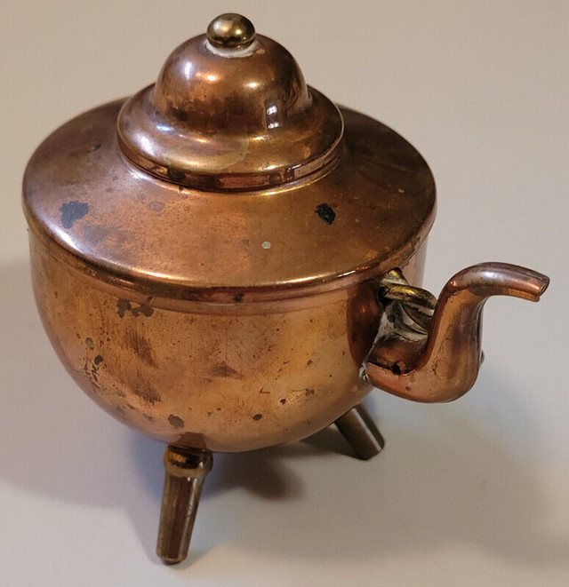 Vintage Miniature Dollhouse  Copper & Brass Camping Kettle 3 Leg in Arts & Collectibles in Oshawa / Durham Region - Image 3