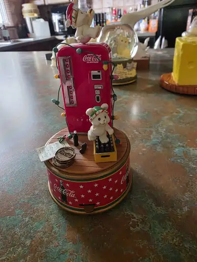 machine music box is a must-have for any collector of decorative items. Made in China and manufactur...