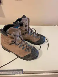 Mens Hiking Boots
