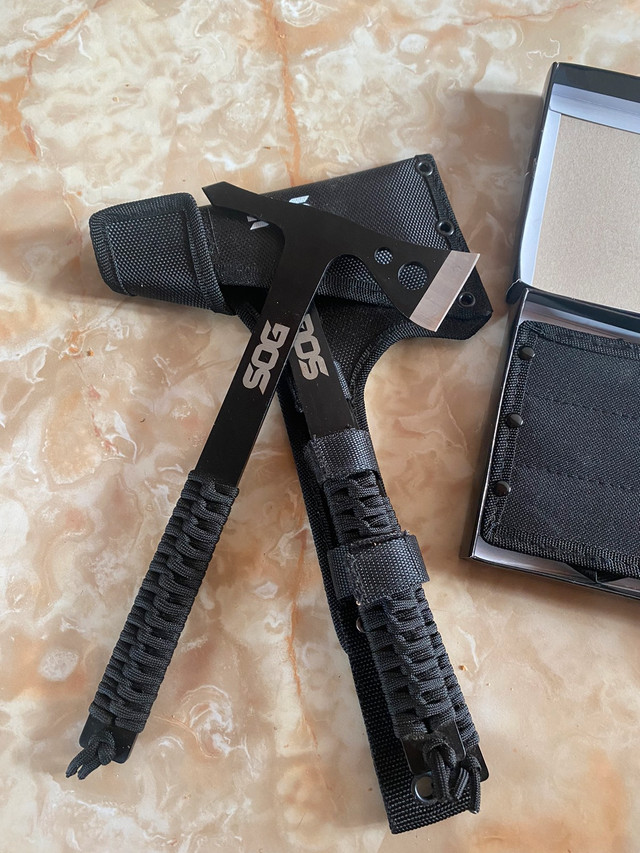 Tomahawk x3, Épée de combat x2 et couteau de lancer x9 | Loisirs et ...