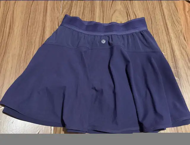 Lululemon Skirt Size 4 (xsmall) in Women's - Bottoms in City of Toronto - Image 3