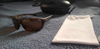 Oakley sunglasses + case and cloth bag