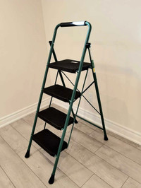 Foldable 4-Step Ladder *new
