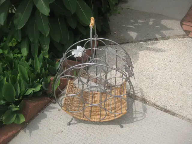 ROUND COUNTERTOP WINE RACK63760463546371120