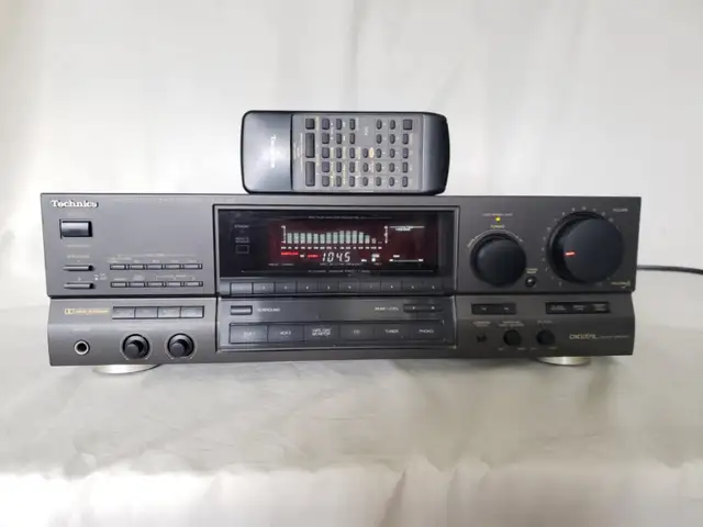 Technics SA-GX303 A/V Receiver with Remote in Stereo Systems & Home Theatre in City of Toronto - Image 2