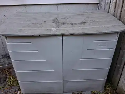 RUBBERMAID 4'7" x 2'4" x 3' Storage Shed, View more